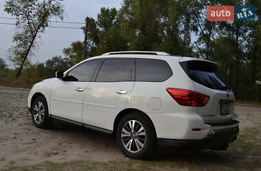 Внедорожник / Кроссовер Nissan Pathfinder 2016 в 