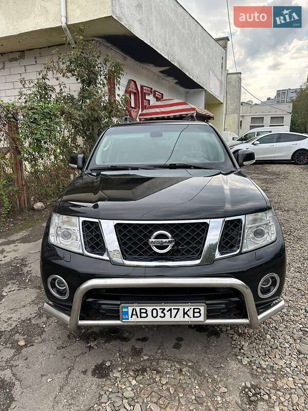Внедорожник / Кроссовер Nissan Pathfinder 2011 в Черновцах