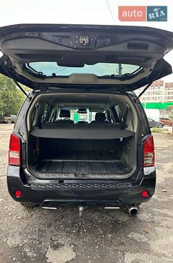 Внедорожник / Кроссовер Nissan Pathfinder 2011 в Черновцах