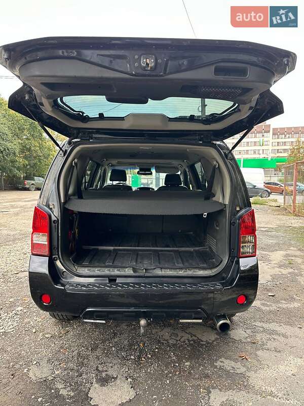 Внедорожник / Кроссовер Nissan Pathfinder 2011 в Черновцах