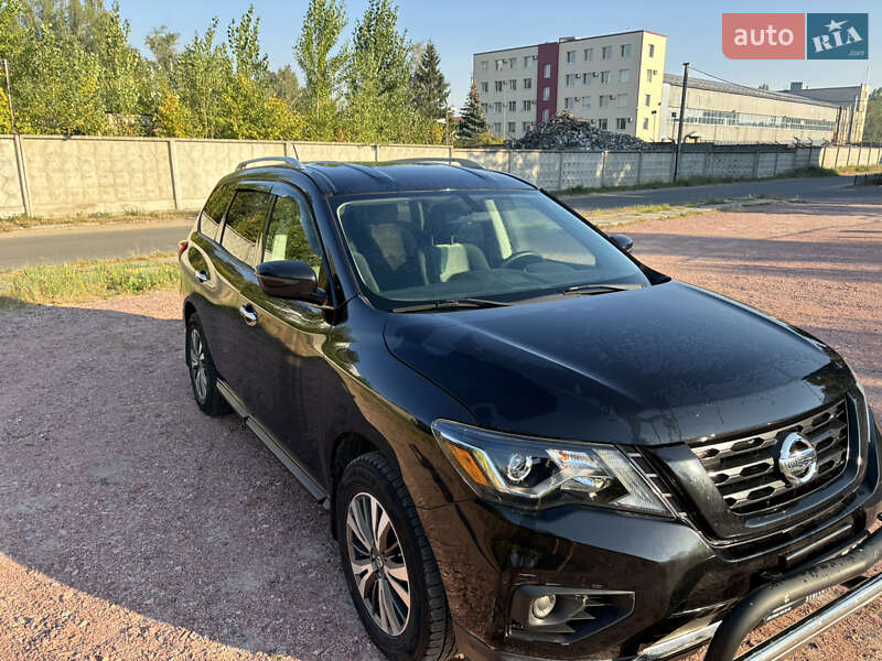 Внедорожник / Кроссовер Nissan Pathfinder 2017 в Киеве
