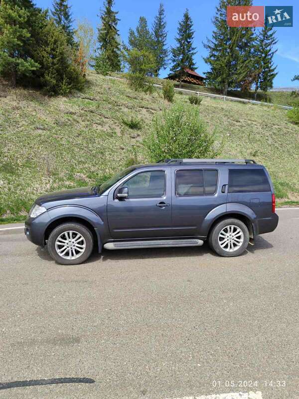 Позашляховик / Кросовер Nissan Pathfinder 2011 в Чернівцях