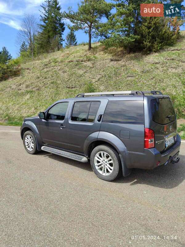 Позашляховик / Кросовер Nissan Pathfinder 2011 в Чернівцях
