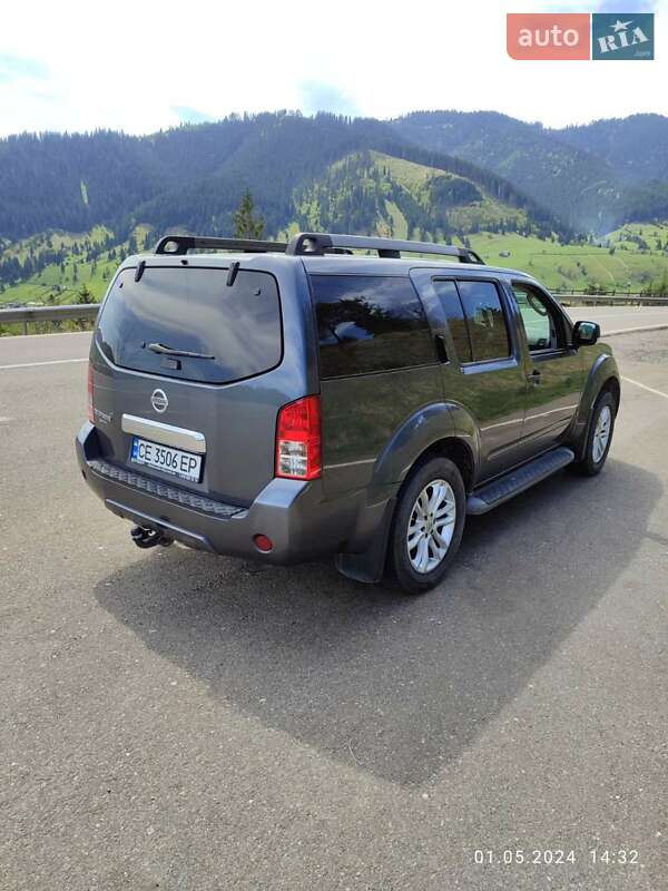 Позашляховик / Кросовер Nissan Pathfinder 2011 в Чернівцях