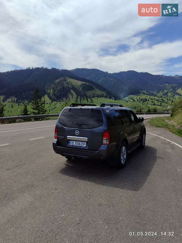 Позашляховик / Кросовер Nissan Pathfinder 2011 в Чернівцях