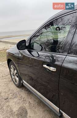 Позашляховик / Кросовер Nissan Pathfinder 2014 в Черкасах