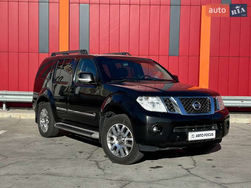 Позашляховик / Кросовер Nissan Pathfinder 2011 в Києві