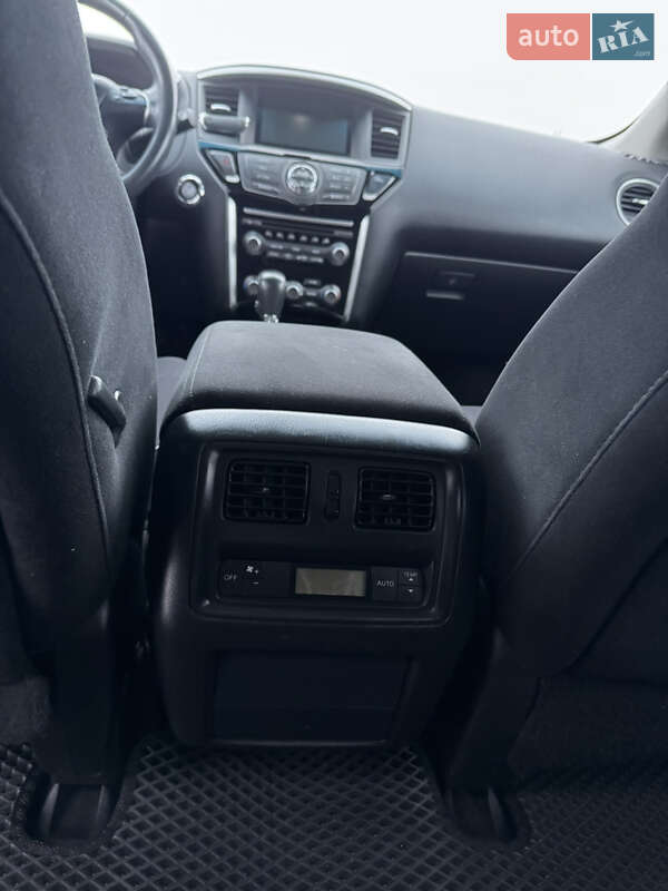 Позашляховик / Кросовер Nissan Pathfinder 2016 в Сумах
