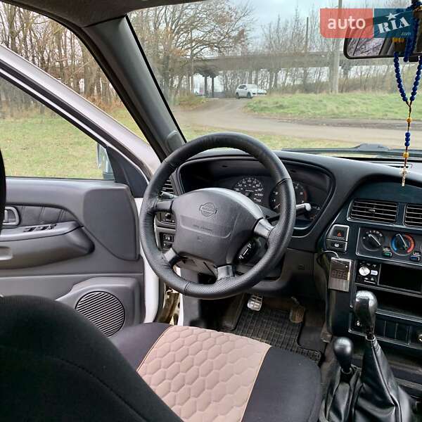 Позашляховик / Кросовер Nissan Pathfinder 1996 в Одесі