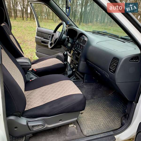 Позашляховик / Кросовер Nissan Pathfinder 1996 в Одесі