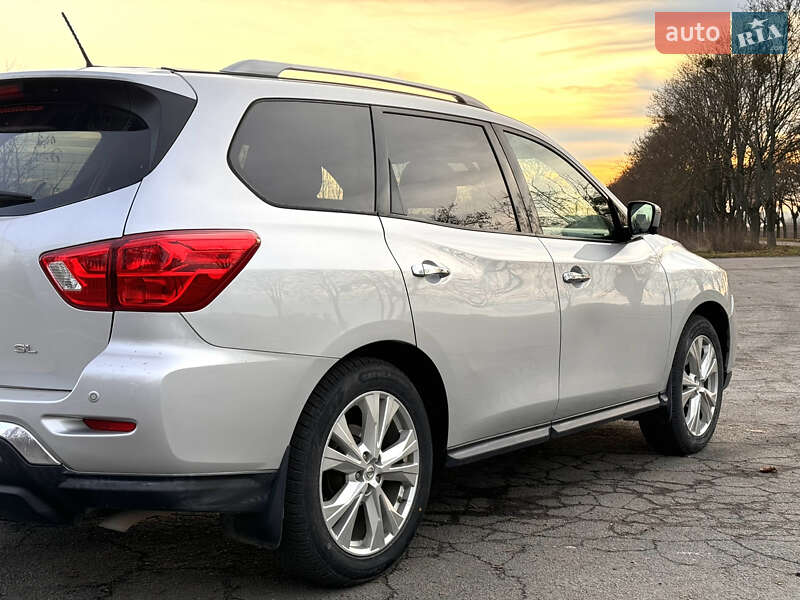 Внедорожник / Кроссовер Nissan Pathfinder 2018 в Владимире