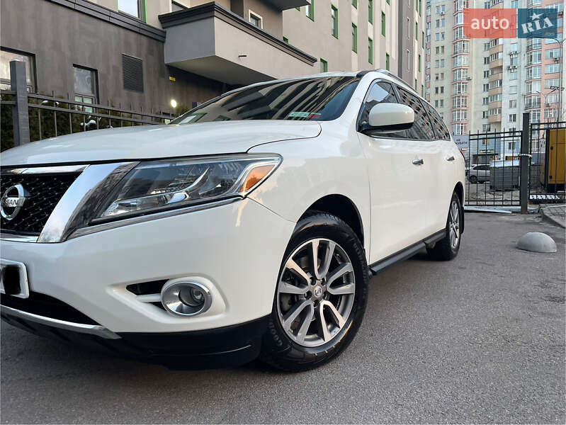 Внедорожник / Кроссовер Nissan Pathfinder 2015 в 