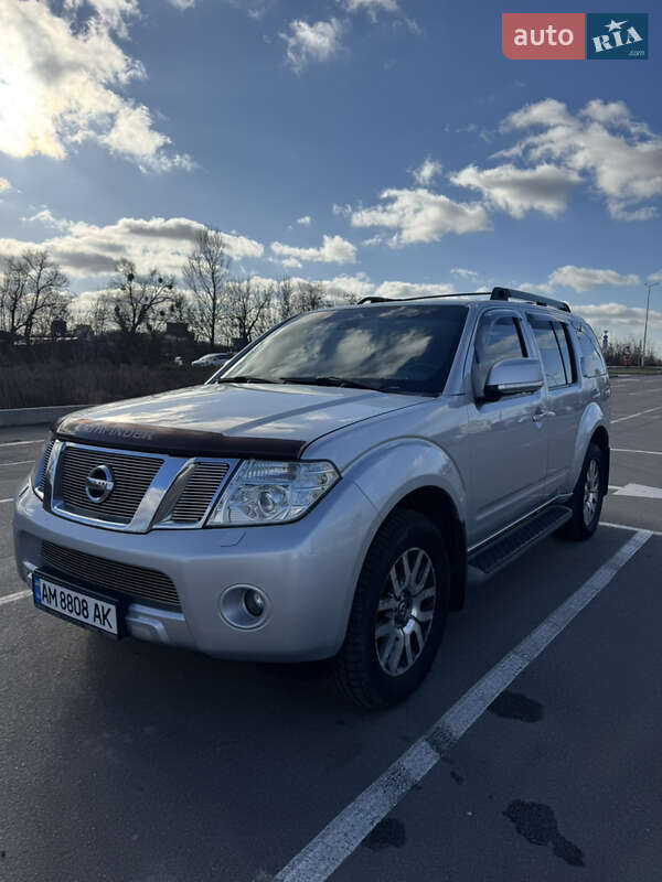 Внедорожник / Кроссовер Nissan Pathfinder 2012 в 