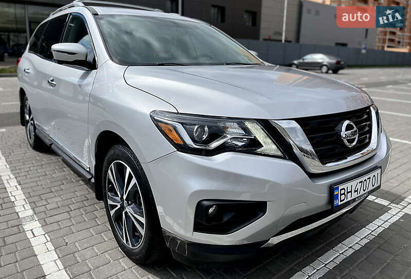 Внедорожник / Кроссовер Nissan Pathfinder 2019 в Киеве