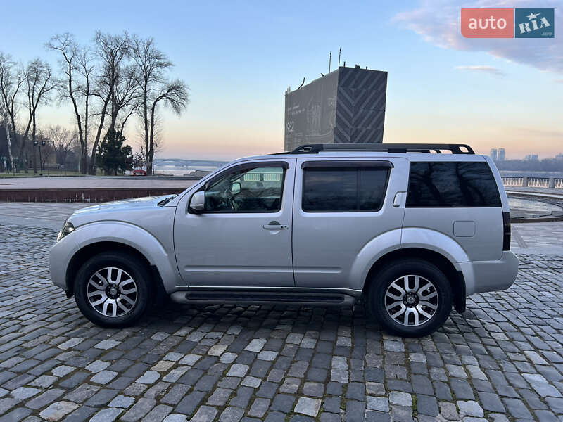 Внедорожник / Кроссовер Nissan Pathfinder 2012 в Киеве