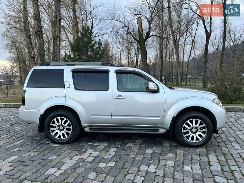 Внедорожник / Кроссовер Nissan Pathfinder 2012 в Киеве