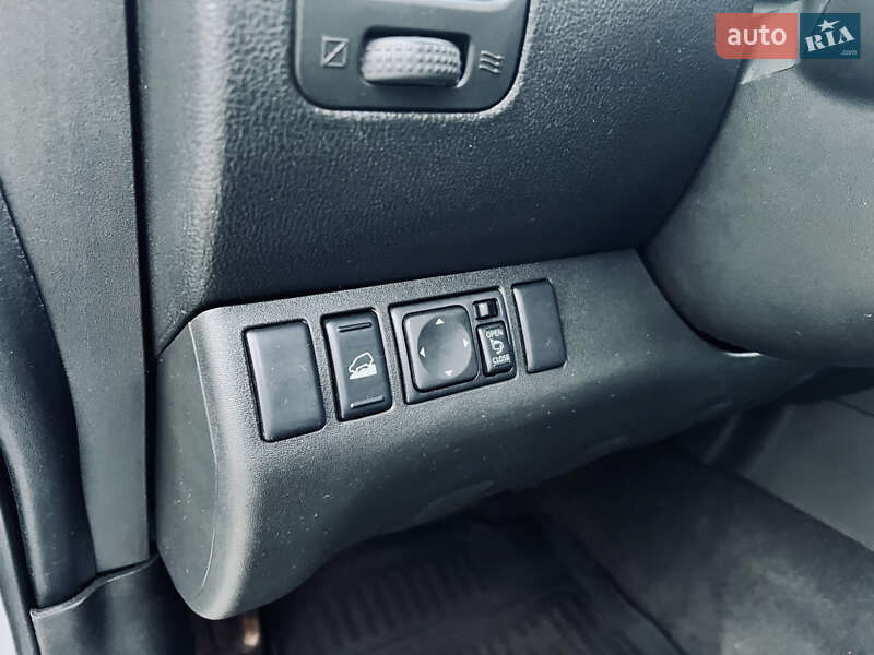Внедорожник / Кроссовер Nissan Pathfinder 2012 в Киеве