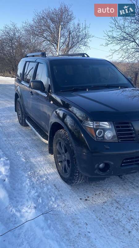 Позашляховик / Кросовер Nissan Pathfinder 2006 в Краснограді