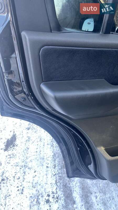 Позашляховик / Кросовер Nissan Pathfinder 2006 в Краснограді