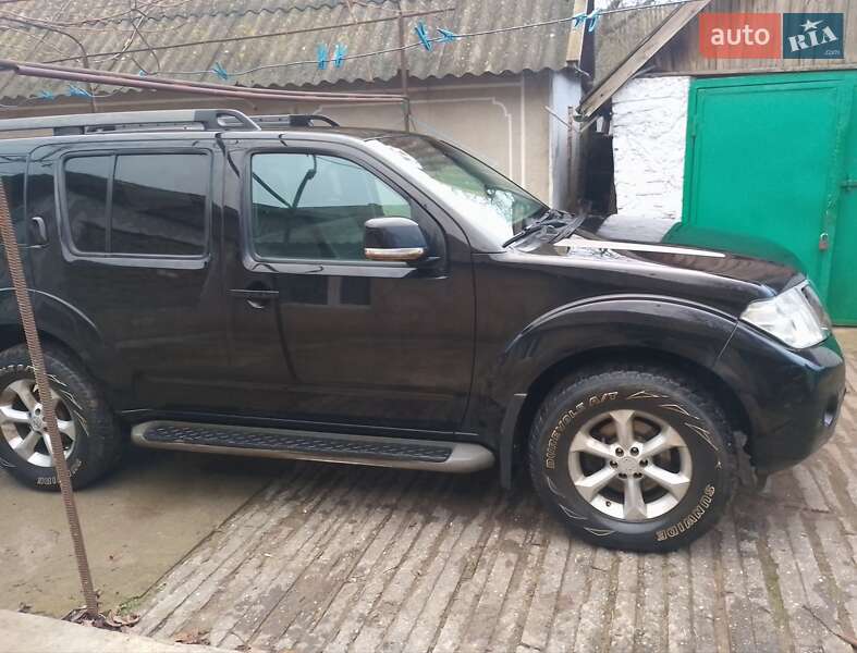 Внедорожник / Кроссовер Nissan Pathfinder 2012 в Великой Михайловке
