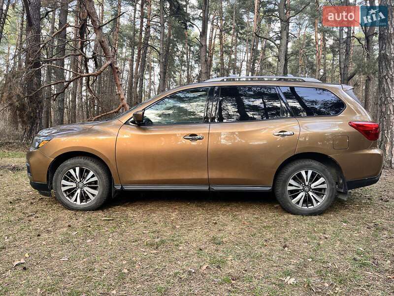 Позашляховик / Кросовер Nissan Pathfinder 2016 в Львові