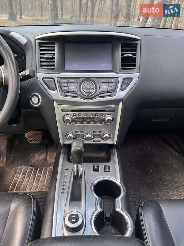 Позашляховик / Кросовер Nissan Pathfinder 2016 в Львові