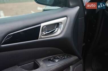 Внедорожник / Кроссовер Nissan Pathfinder 2017 в 
