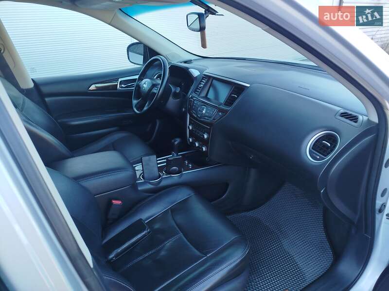 Позашляховик / Кросовер Nissan Pathfinder 2012 в Рівному