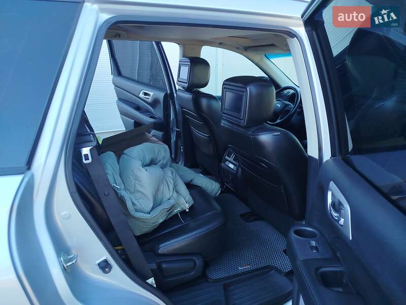 Позашляховик / Кросовер Nissan Pathfinder 2012 в Рівному