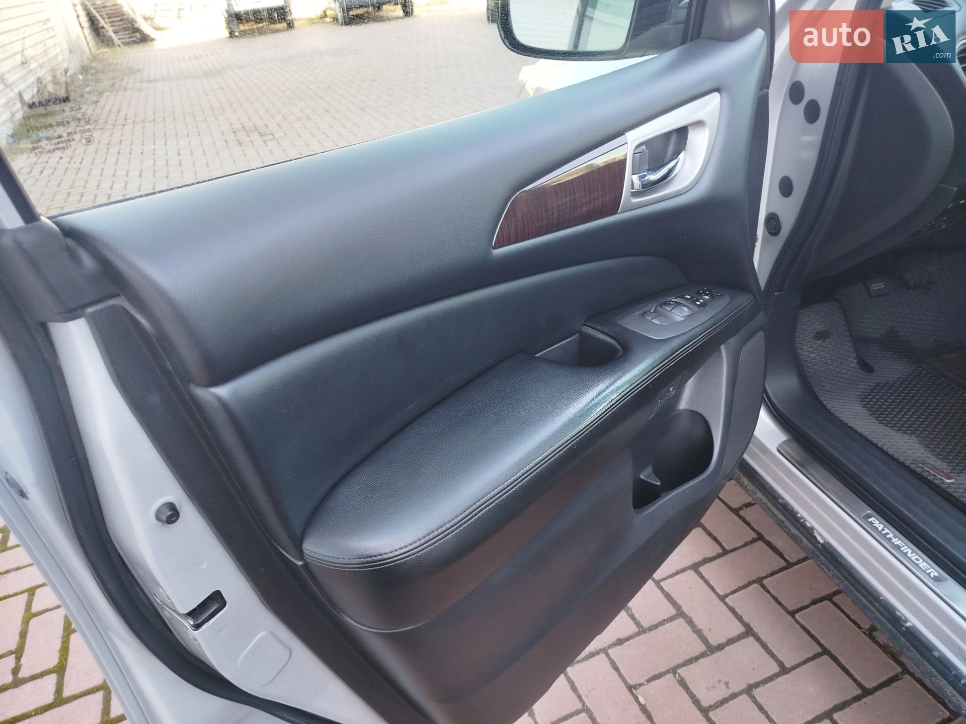 2012 Nissan Pathfinder - мініатюра 23