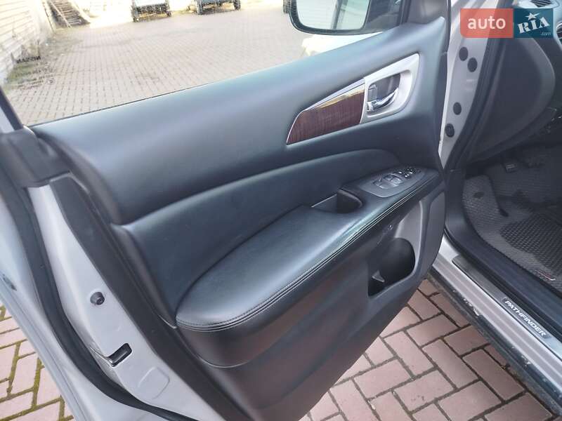 Позашляховик / Кросовер Nissan Pathfinder 2012 в Рівному