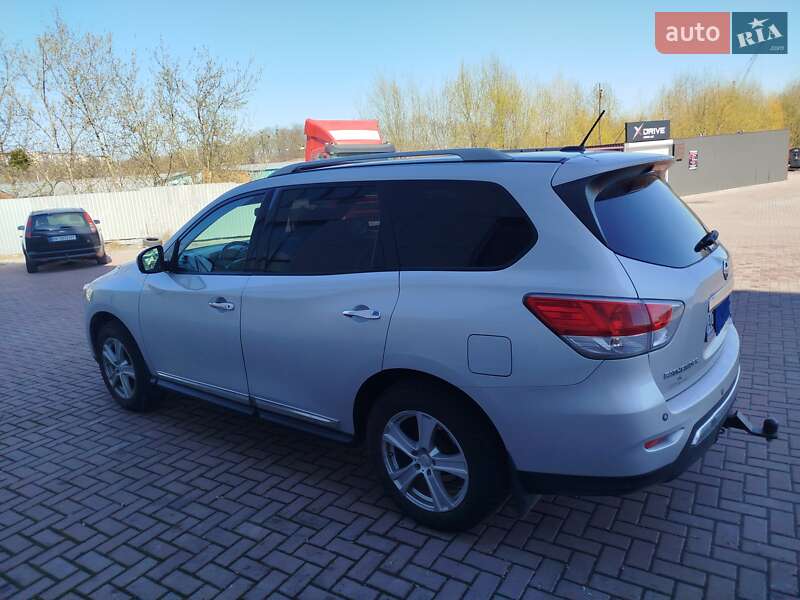 Позашляховик / Кросовер Nissan Pathfinder 2012 в Рівному