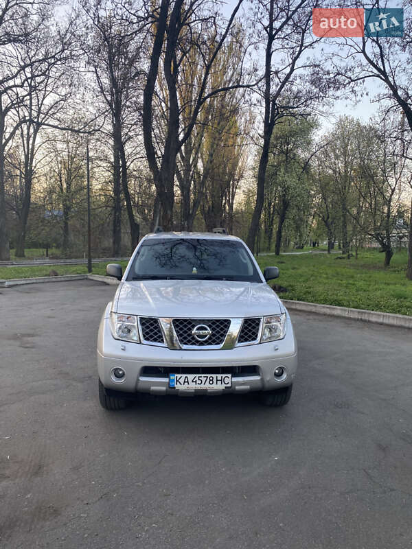 Внедорожник / Кроссовер Nissan Pathfinder 2005 в 