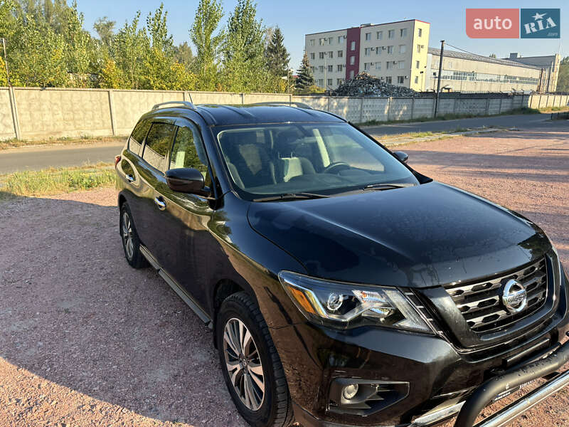 Внедорожник / Кроссовер Nissan Pathfinder 2017 в Киеве