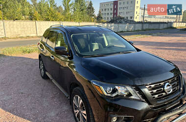 Внедорожник / Кроссовер Nissan Pathfinder 2017 в 