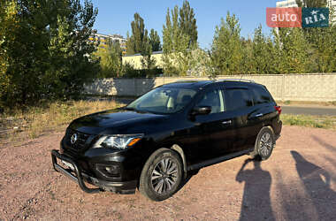 Внедорожник / Кроссовер Nissan Pathfinder 2017 в 