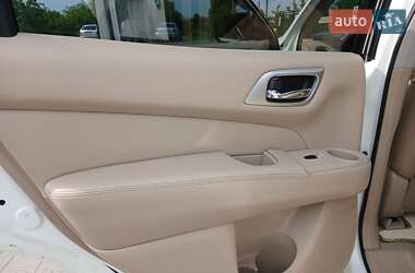 Внедорожник / Кроссовер Nissan Pathfinder 2012 в 