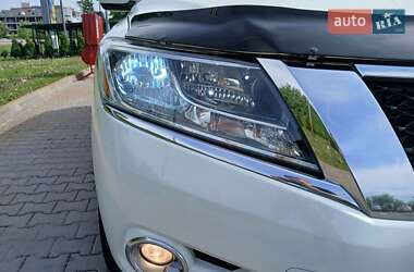 Внедорожник / Кроссовер Nissan Pathfinder 2012 в 