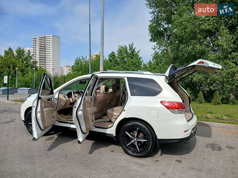Внедорожник / Кроссовер Nissan Pathfinder 2012 в 