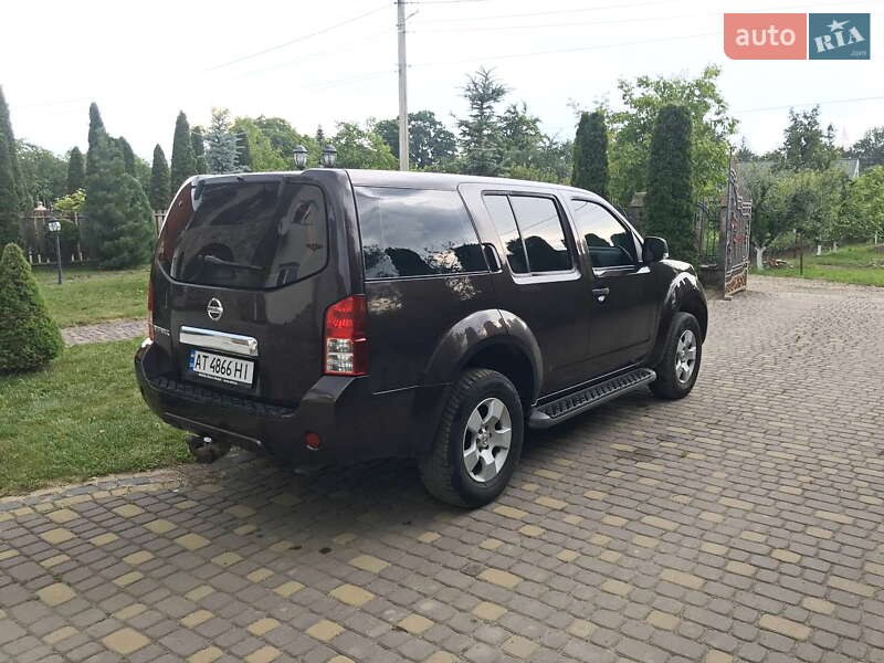 Позашляховик / Кросовер Nissan Pathfinder 2010 в Яремчі