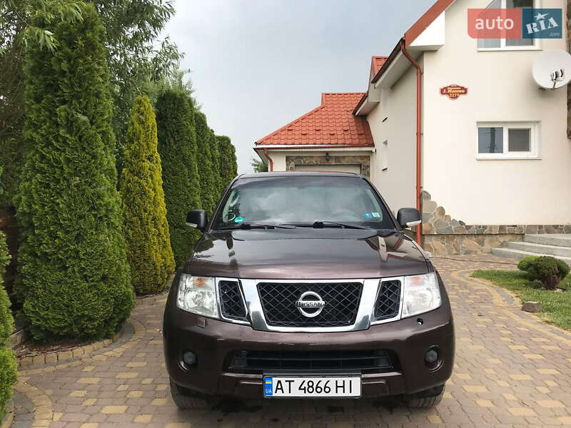 Позашляховик / Кросовер Nissan Pathfinder 2010 в Яремчі