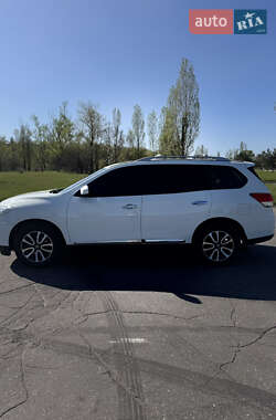 Внедорожник / Кроссовер Nissan Pathfinder 2016 в 