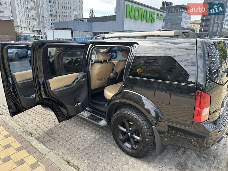 Внедорожник / Кроссовер Nissan Pathfinder 2011 в Киеве