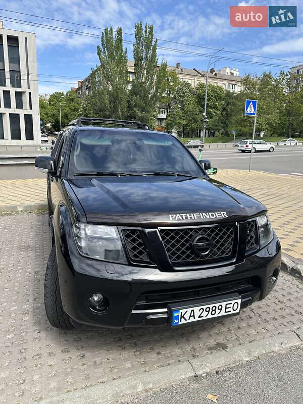 Внедорожник / Кроссовер Nissan Pathfinder 2011 в Киеве