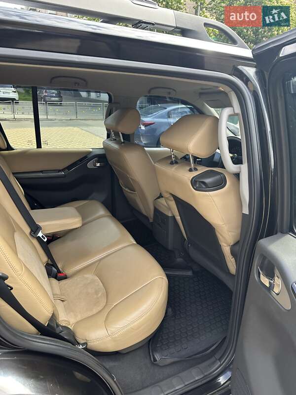 Внедорожник / Кроссовер Nissan Pathfinder 2011 в Киеве