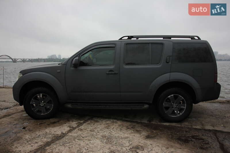 Внедорожник / Кроссовер Nissan Pathfinder 2005 в Днепре