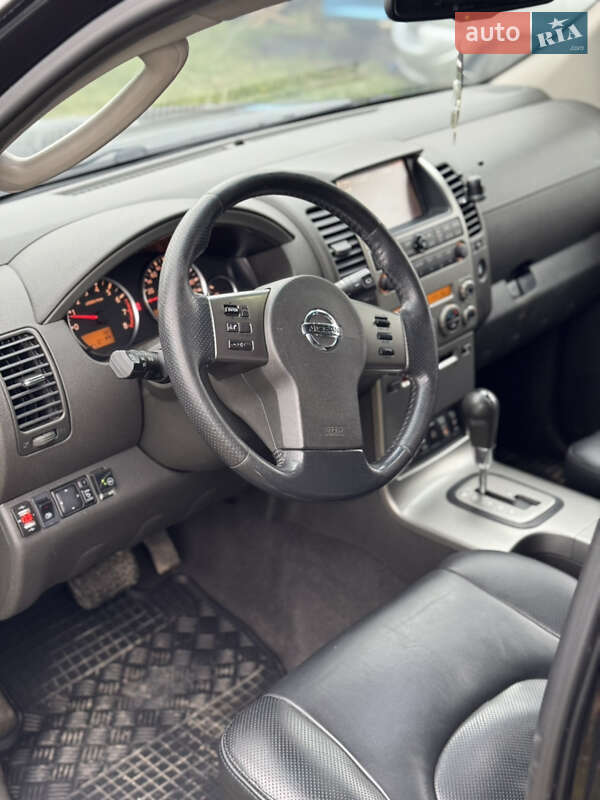 Позашляховик / Кросовер Nissan Pathfinder 2006 в Чернівцях