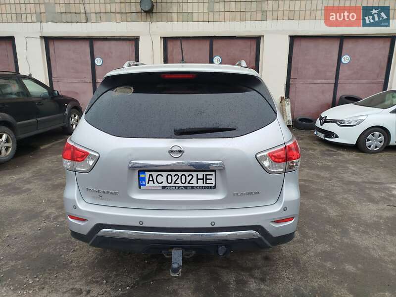 Позашляховик / Кросовер Nissan Pathfinder 2012 в Рівному