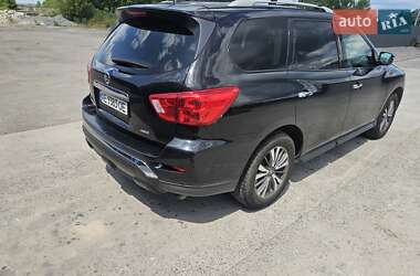 Позашляховик / Кросовер Nissan Pathfinder 2017 в 