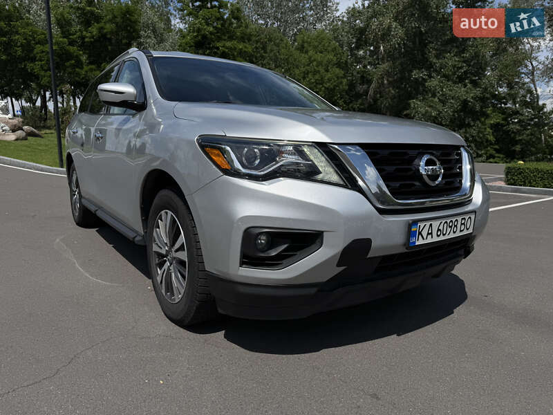 Внедорожник / Кроссовер Nissan Pathfinder 2016 в 